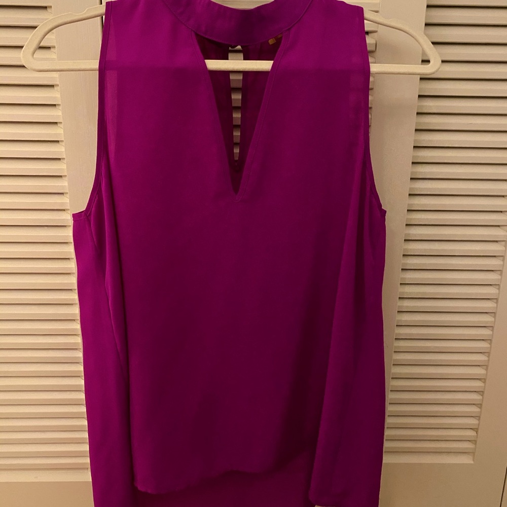 Sleeveless key hole mock neck TOP